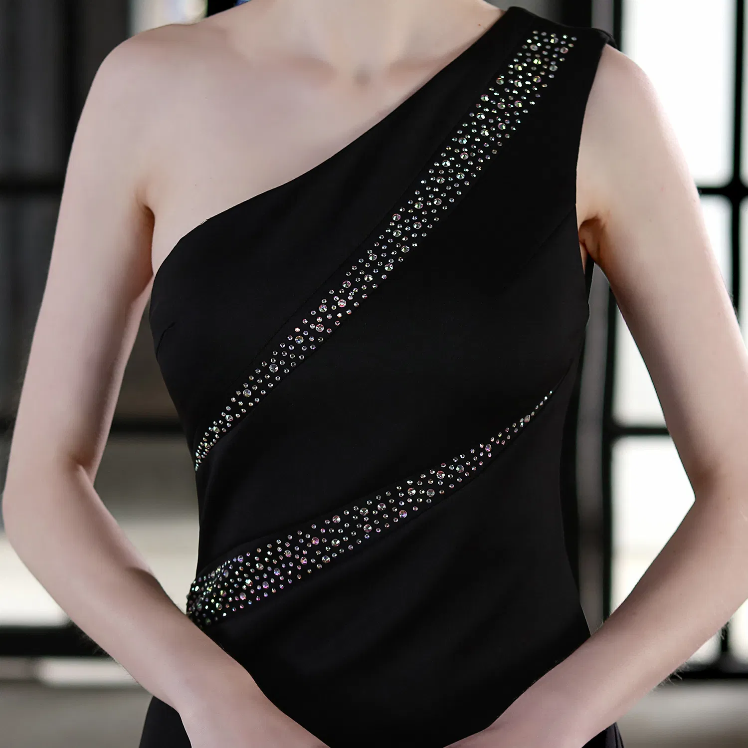 New Elegant Red Long Evening Dress by Chen Qixiong – Graceful Slim-Fit Mermaid Gown
