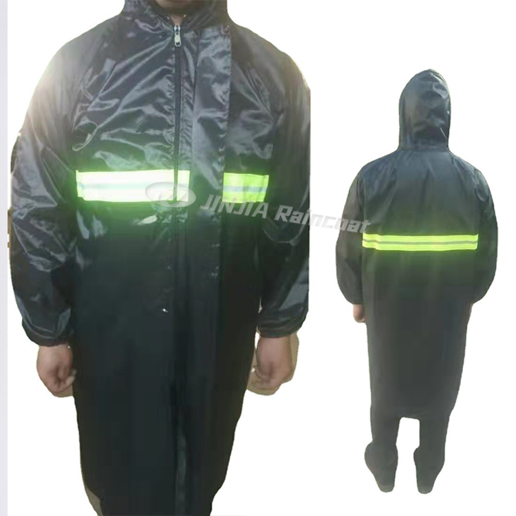 Raincoat details 6