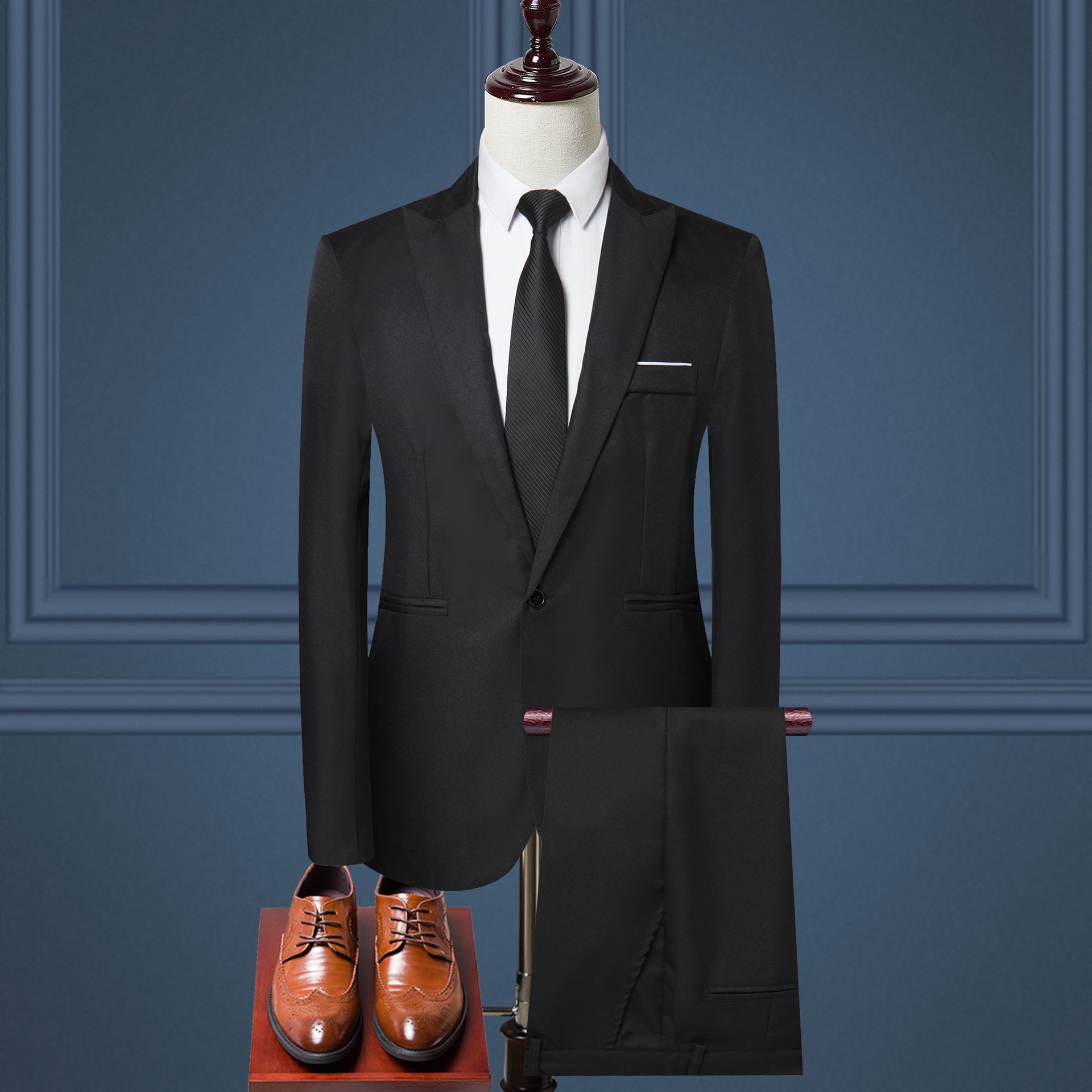 Suit Detail 4