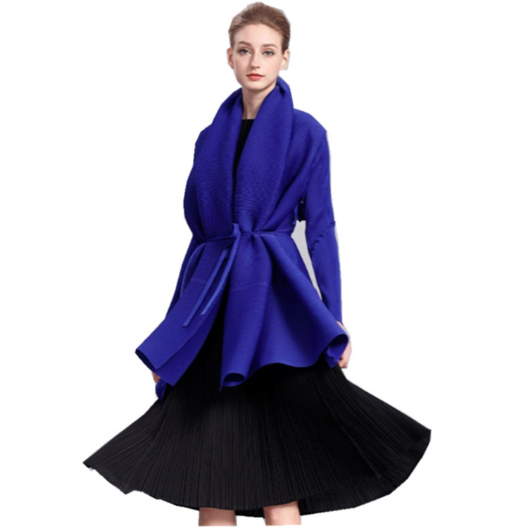 Plus Size Women's Elegant Three-dimensional Pleated Coat, Lace Design in Solid Color for Winter Commuting in Europe and America.