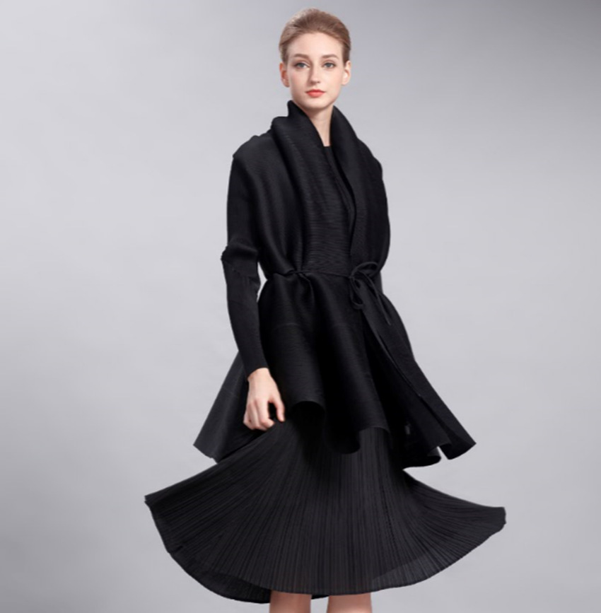 Plus Size Women's Elegant Three-dimensional Pleated Coat, Lace Design in Solid Color for Winter Commuting in Europe and America.