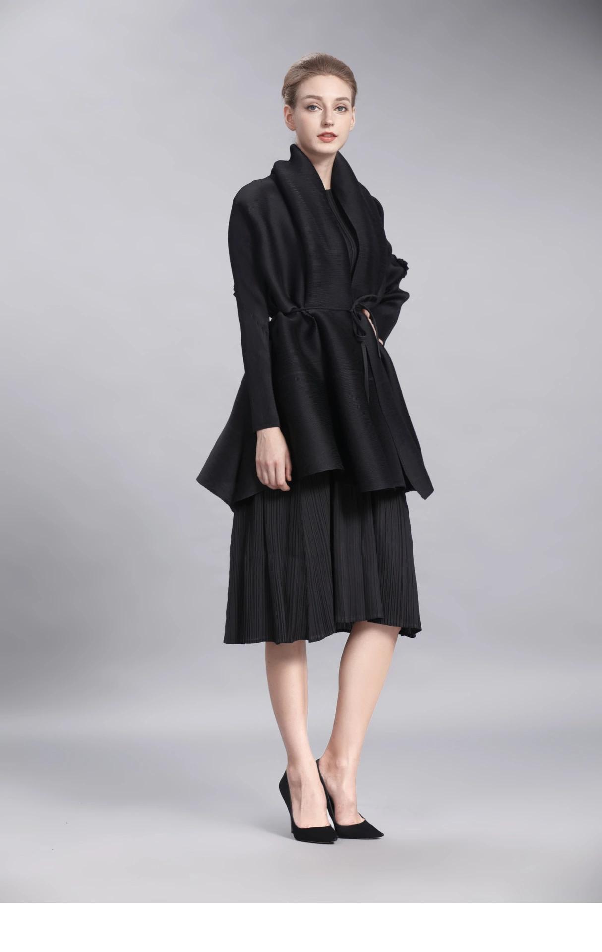 Plus Size Women's Elegant Three-dimensional Pleated Coat