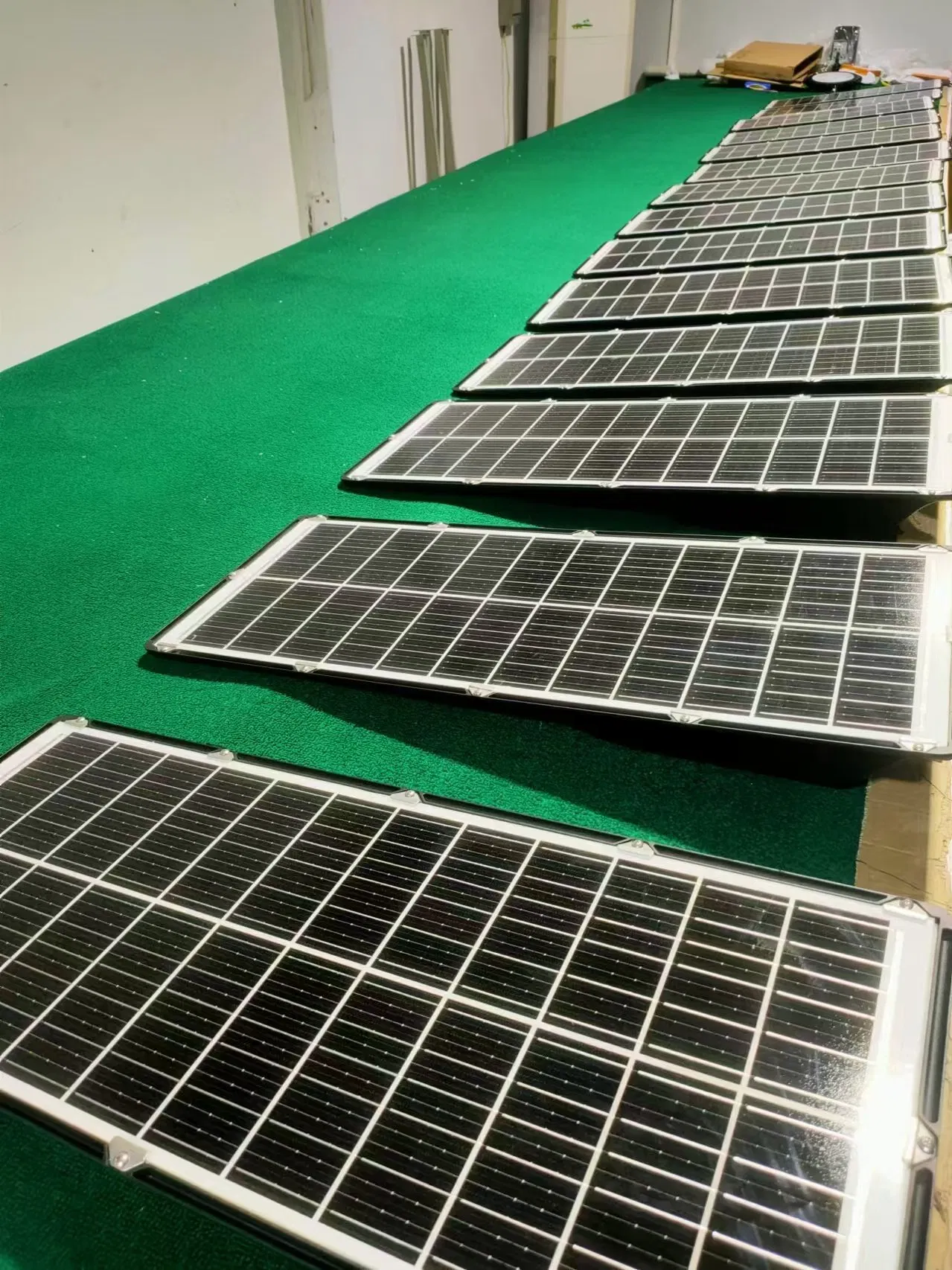 High-Efficiency Solar Streetlight 100W 120W 150W with Smart Battery Controller