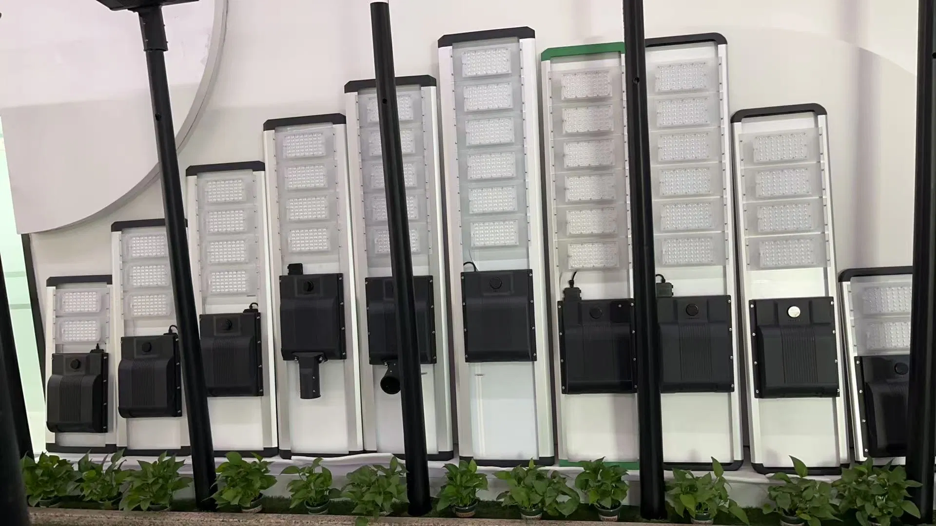 Durable 60W Solar Street Light Energy Saving Lamp for Outdoor Use