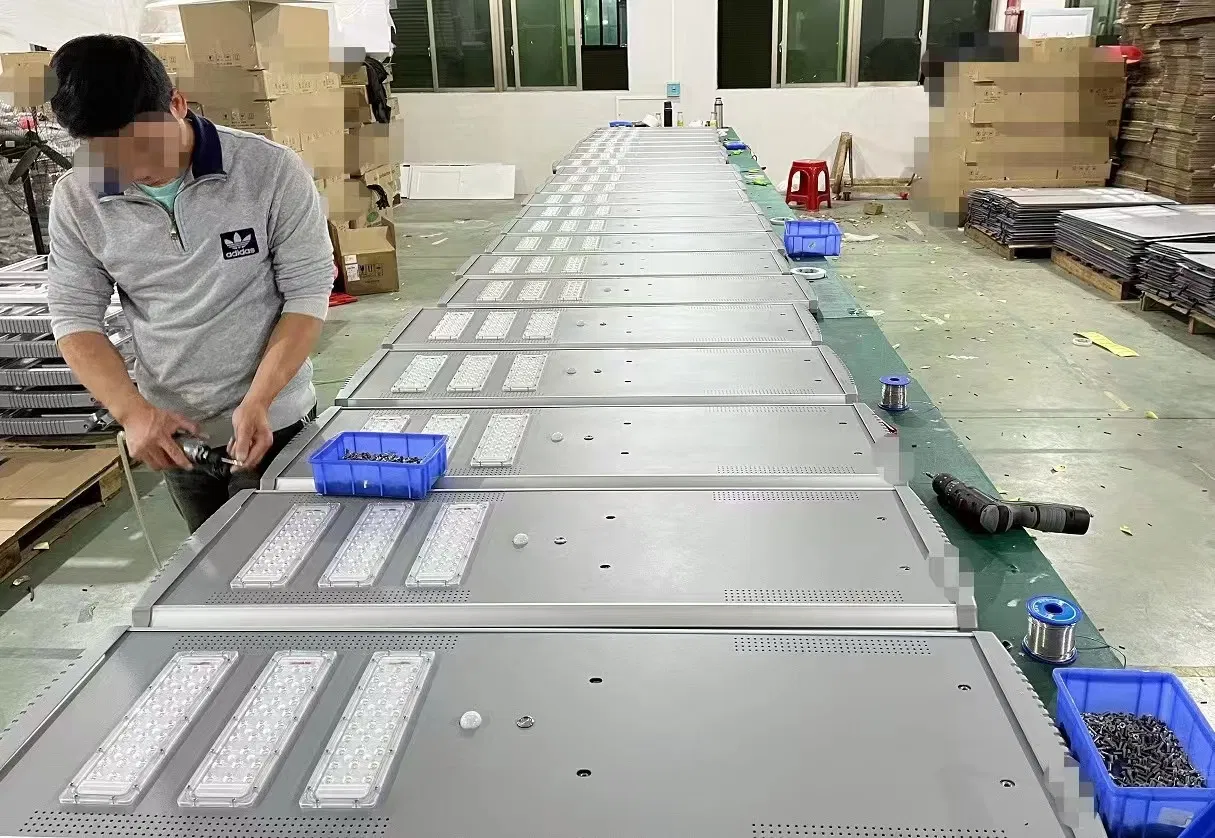 Intelligent Solar LED Street Road Light for Outdoor Urban Roadway Public Area Lighting