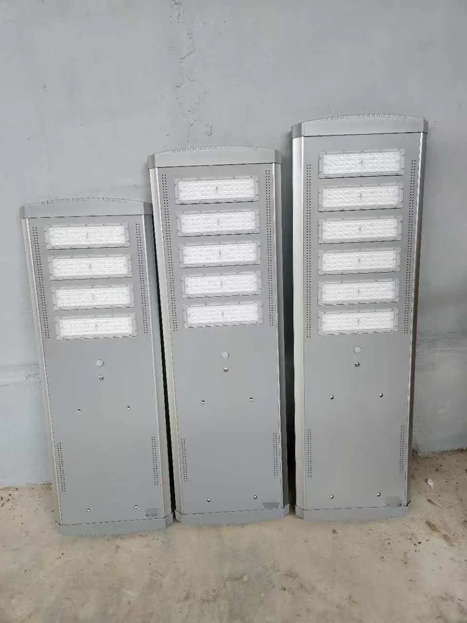 Intelligent Solar LED Street Road Light for Outdoor Urban Roadway Public Area Lighting