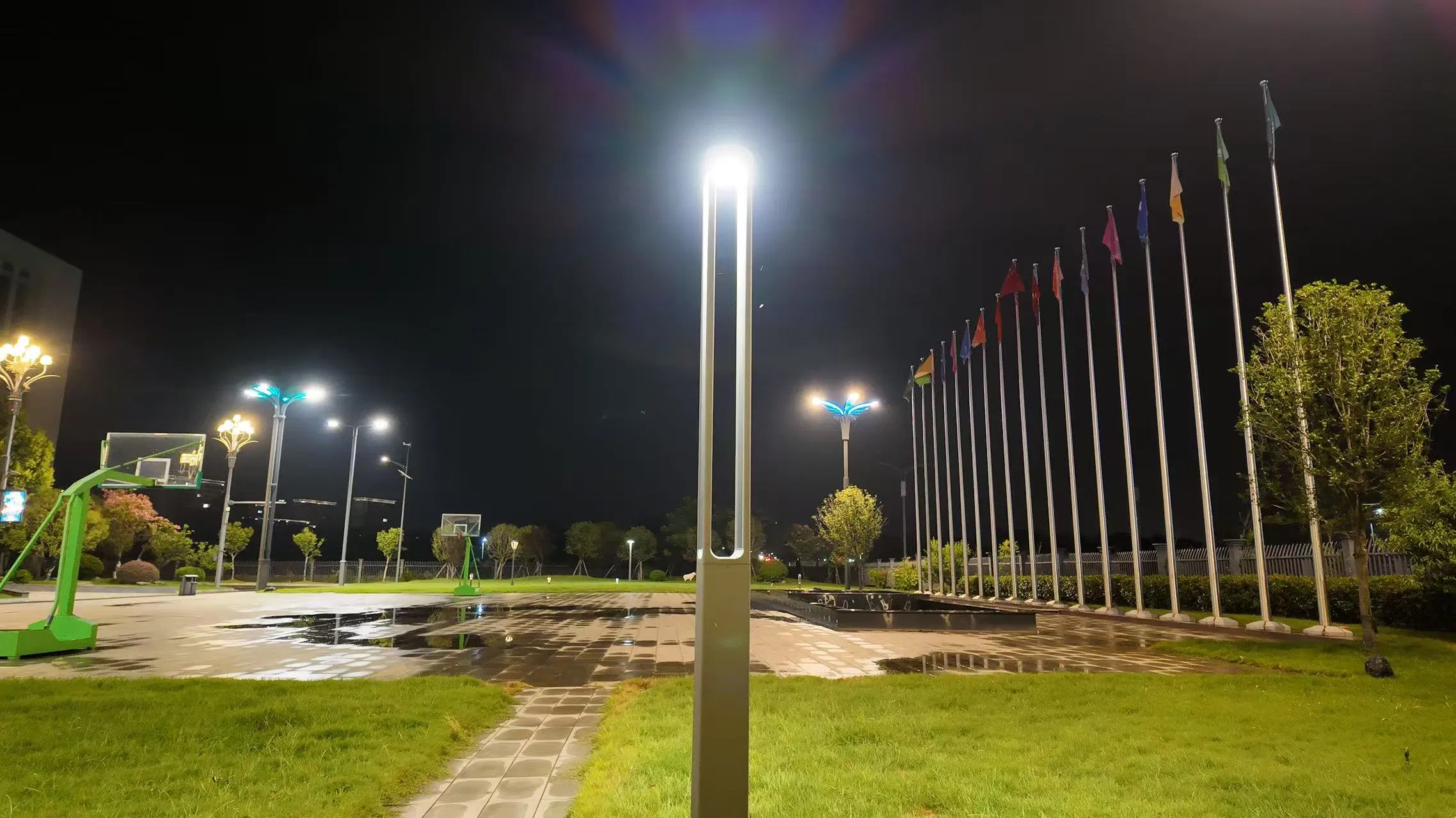 Factory Solar LED Street Garden Post Panel Housing Park Outdoor Light