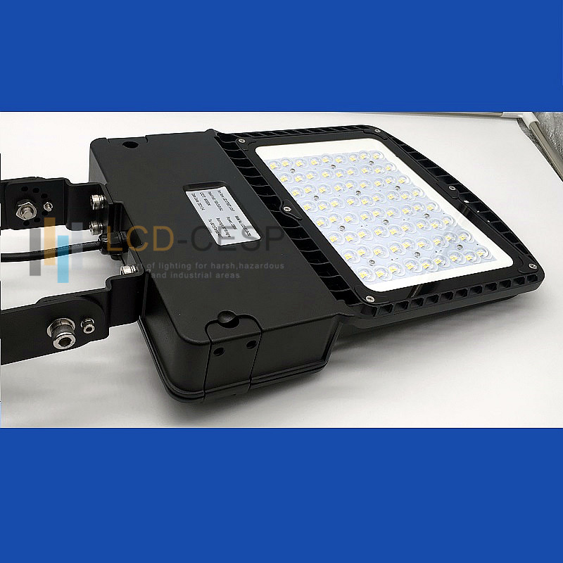 LED Streetlight 50W-200W IP66 Waterproof Ik10 100-277VAC 24VDC 3000K/5000K Multi Beam Angles Die-Cast Aluminum SMD3030/5050 for Outdoor Road and Area Lighting