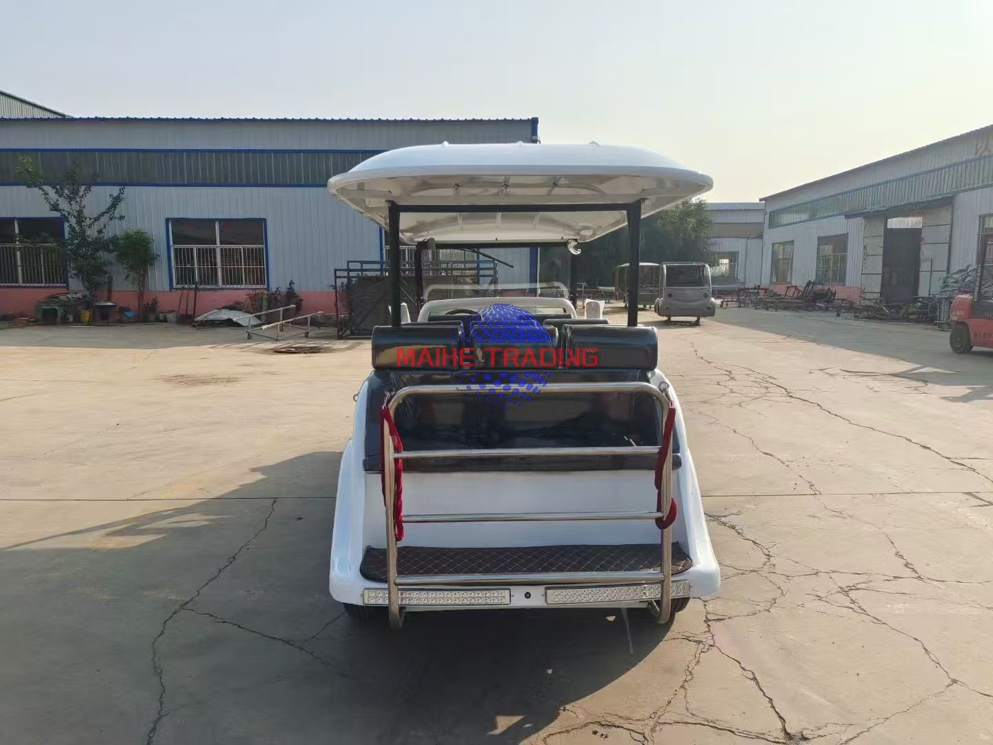 Customizable Four-Wheel Electric Vehicle Retro Classic Solar Powered Golf Cart with New Energy From Manufacturers