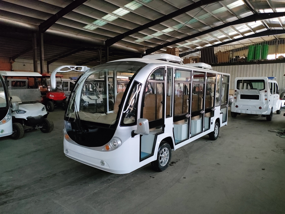 Energy Saving Large Capacity Low Speed Classic Electric Sightseeing Car for Hotel Use