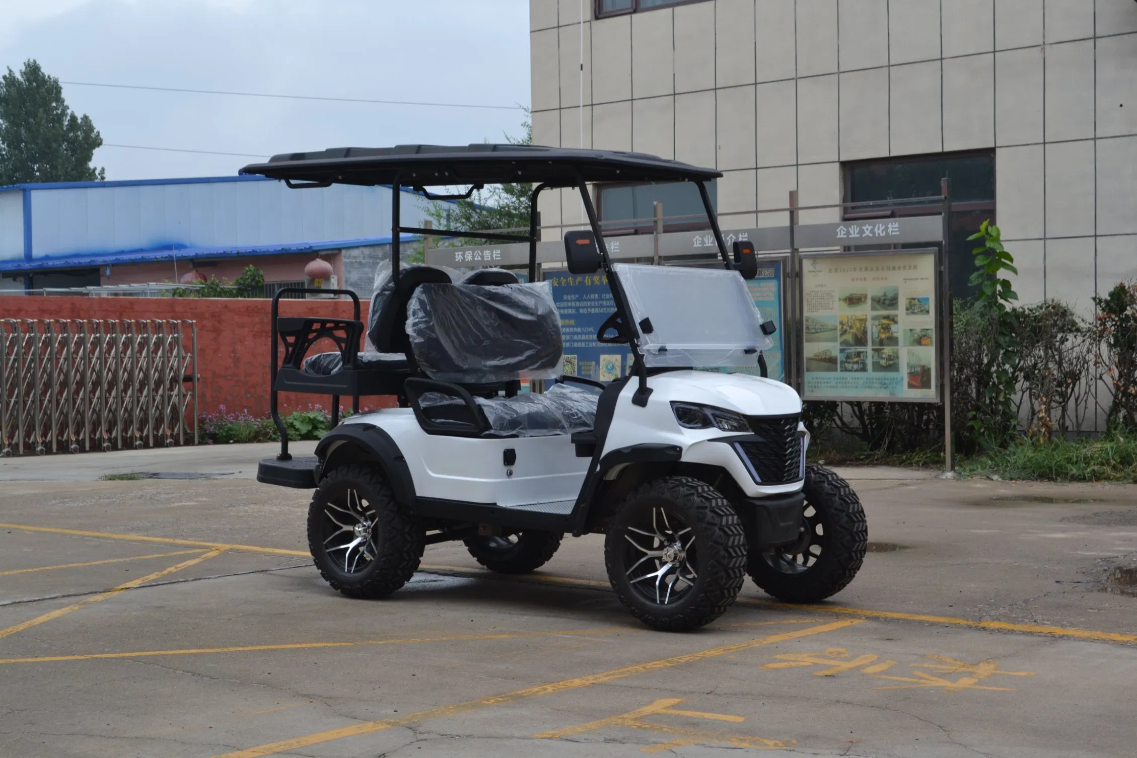 Durable 2-Seaters Golf Cart with First Grade Build for Security Patrol