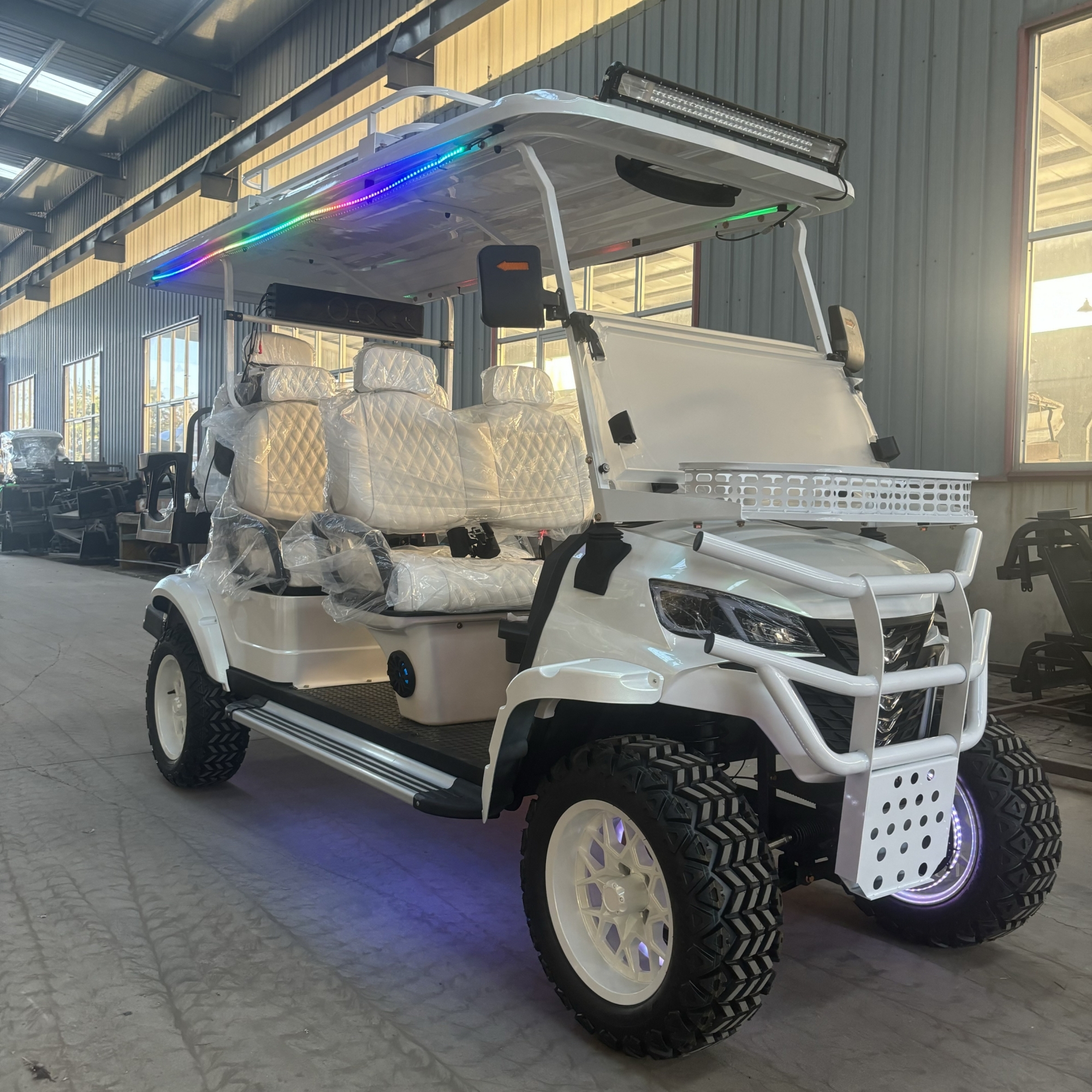 New Design Electric Off-Road 5-6 Seats Golf Cart 72V with 30-50Km/h Speed and 90km Range for Sightseeing
