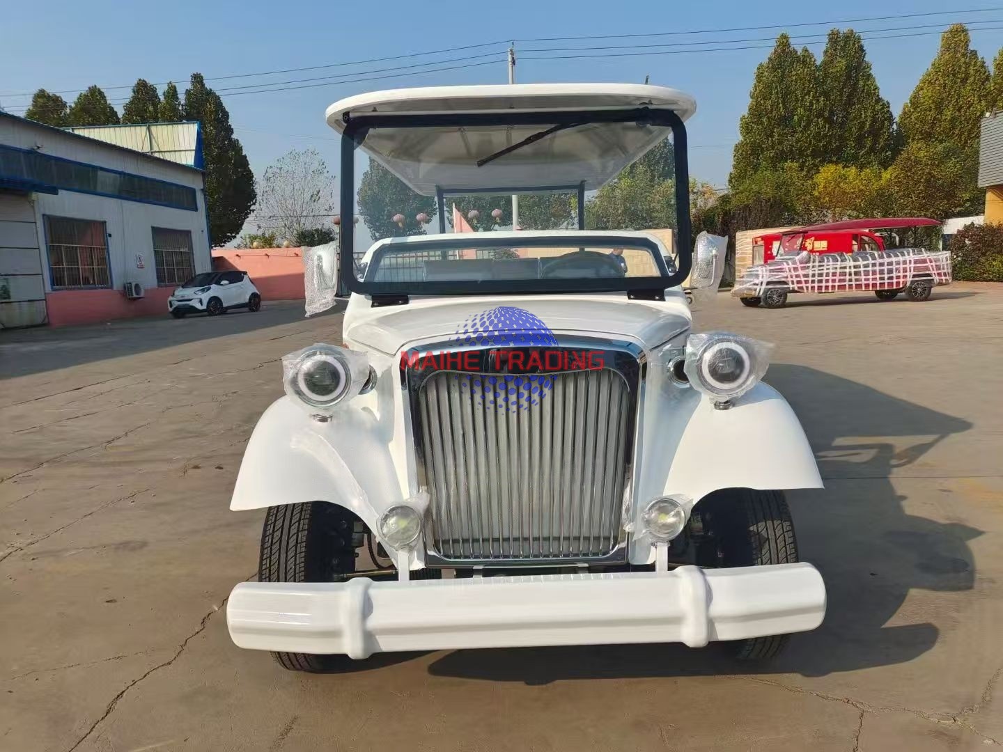 Customizable Four-Wheel Electric Vehicle Retro Classic Solar Powered Golf Cart with New Energy From Manufacturers