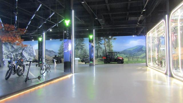 Electric utility vehicle for industrial park and airport operations