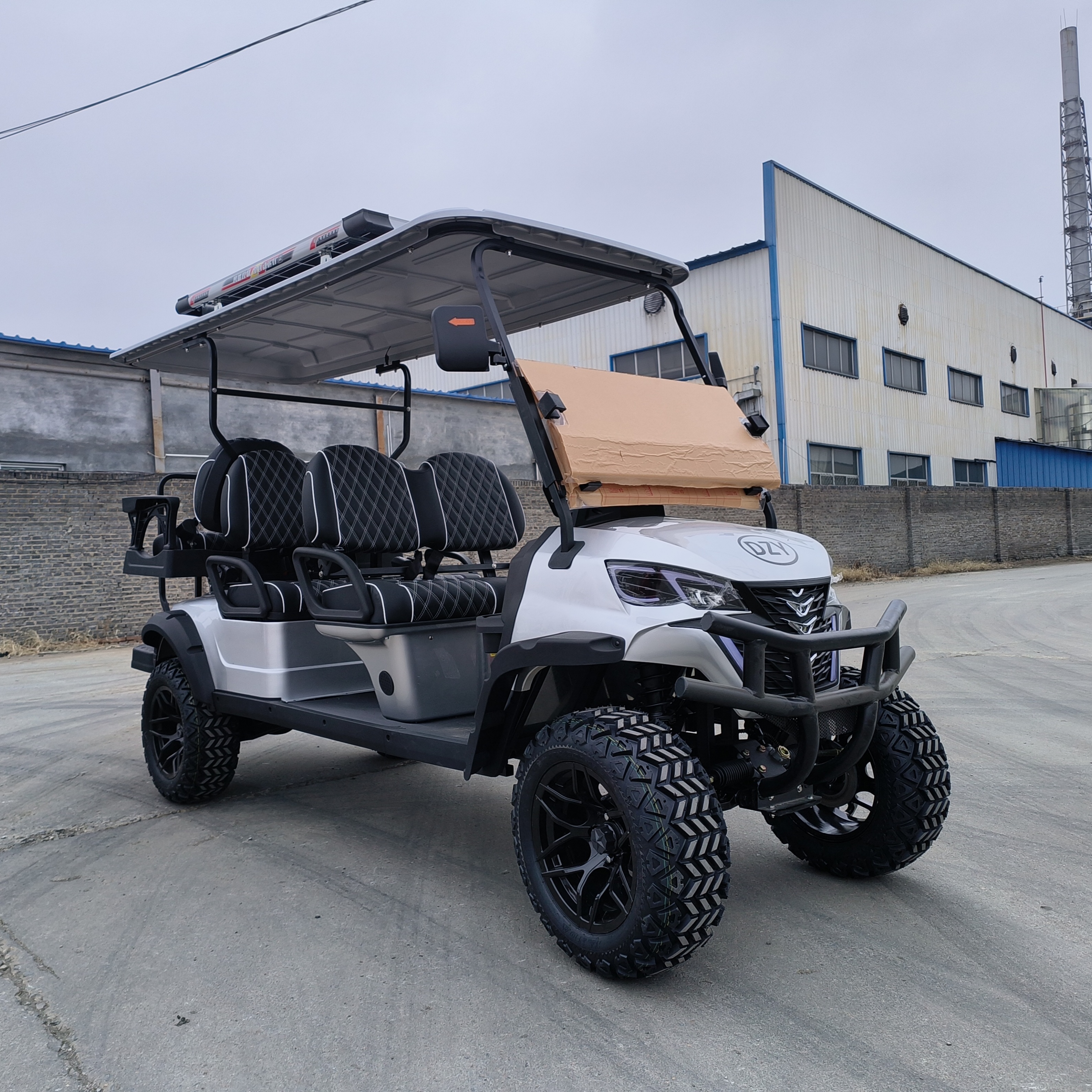 China Luxury Electric Off-Road Solar Powered Golf Carts New Energy Vehicles CE/EEC Certification Customizable Autonomous Driving