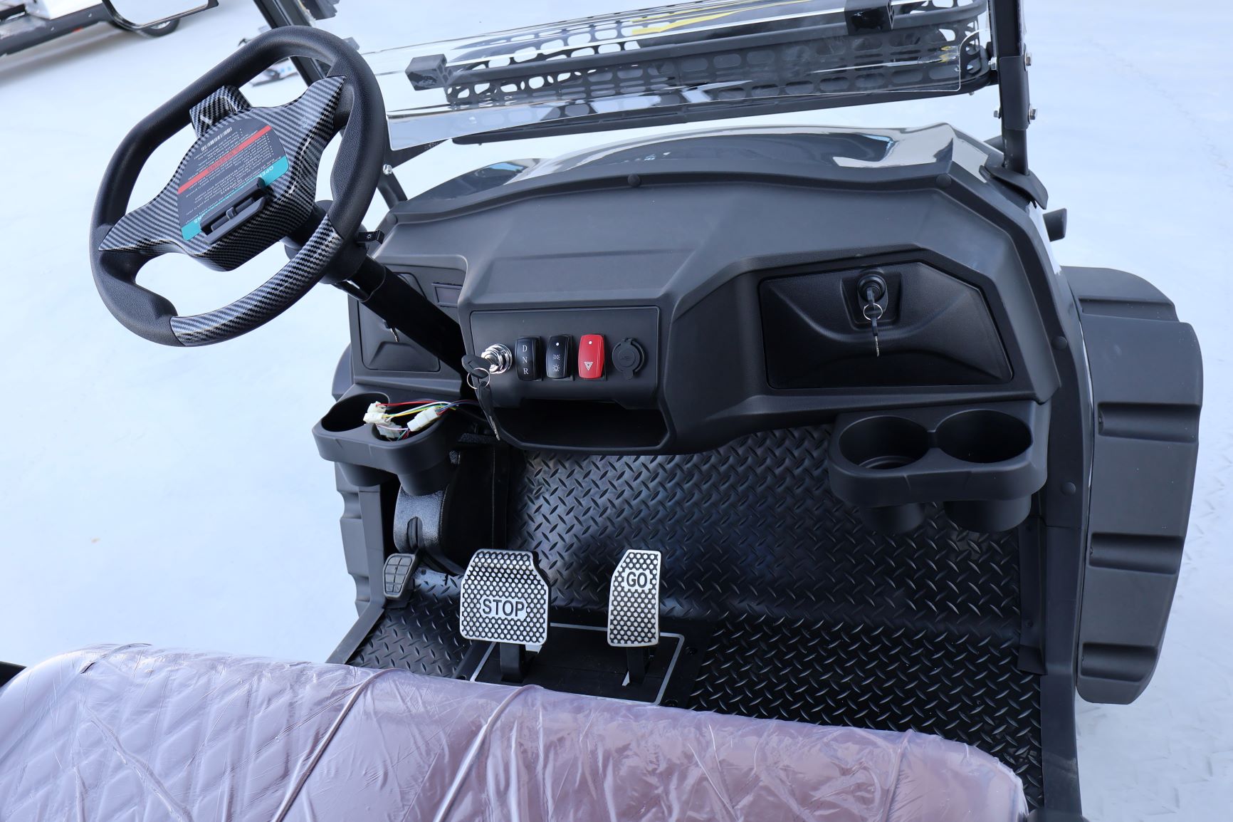 High Performance 4 Seater Black Electric Golf Cart with Comfortable Seats Powerful Motor for Golf Courses Resorts Sightseeing