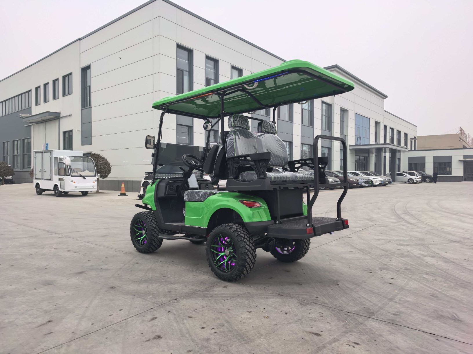 High Quality Customizable Colors Luxury 4 Passenger Club Car Green Golf Car for Hotel Reception Supports OEM/ODM