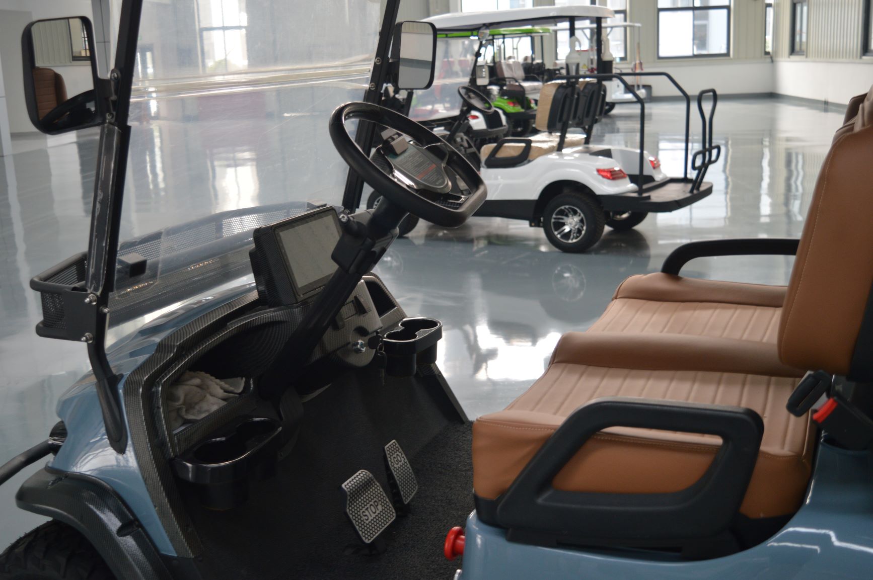 High Performance Blue Electric Golf Cart 4 Passenger Equipped with Adjustable Seats for Hotel Reception and Communities