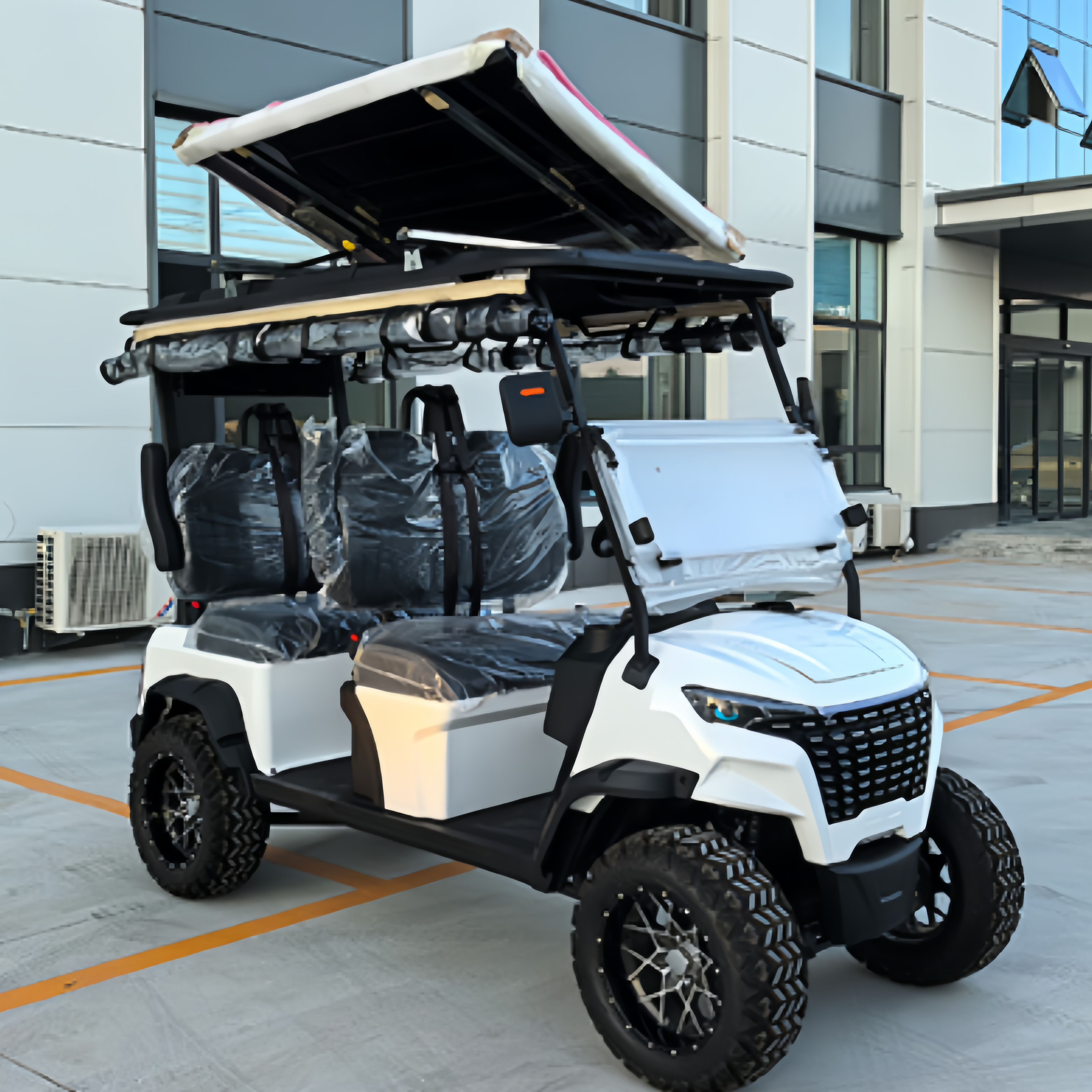 Four Seat Electric Golf Cart Solar Charging Roof 48/60/72V Battery 30-50km/h Speed Quiet Operation Long Range for Resorts