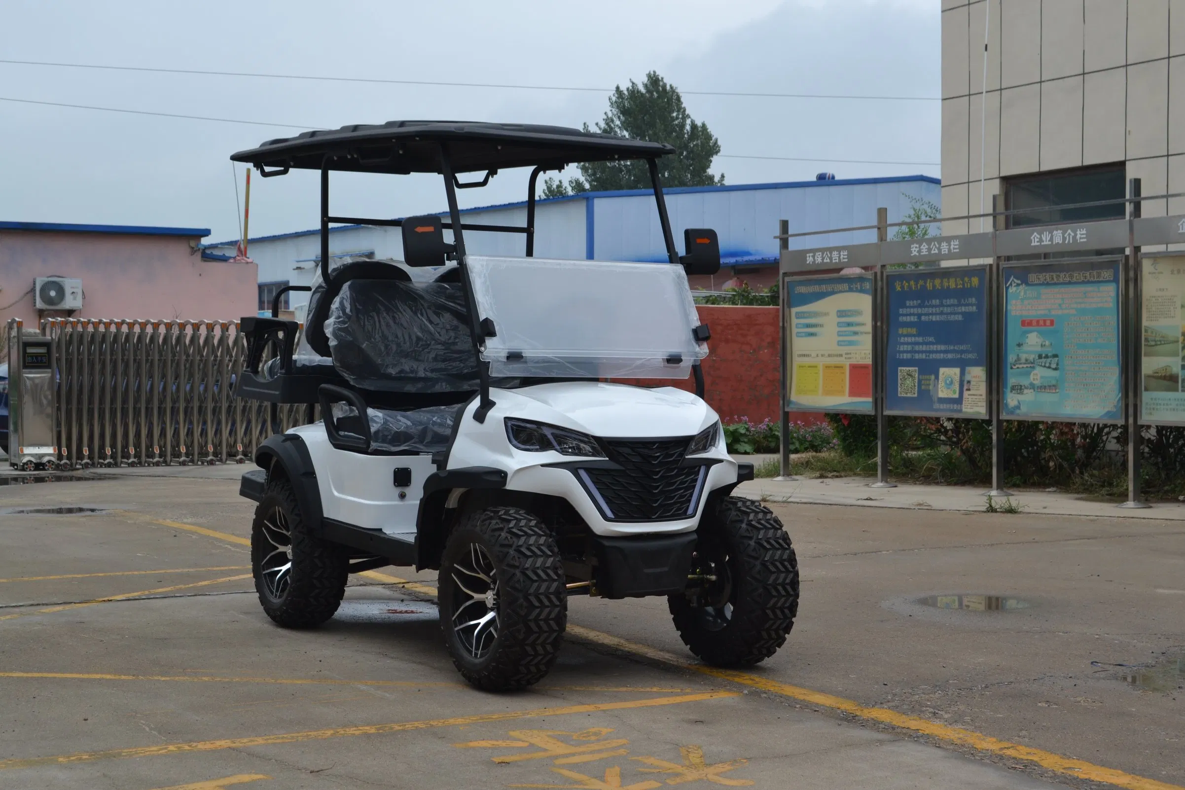 Durable 2-Seaters Golf Cart with First Grade Build for Security Patrol