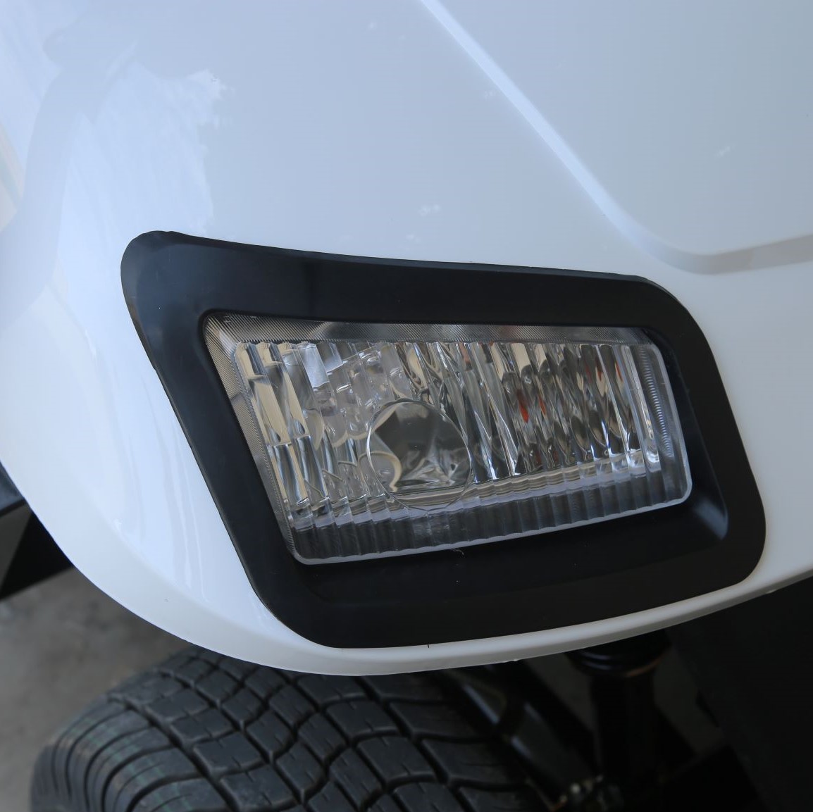 Customized Powerful Motor 4 Seats Electric Golf Buggy Sightseeing Golf Car with Adjustable Seats for Industrial Park Airport