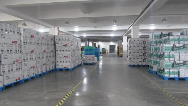 Hangzhou Sarr Golf manufacturing facility overview showing modern production lines