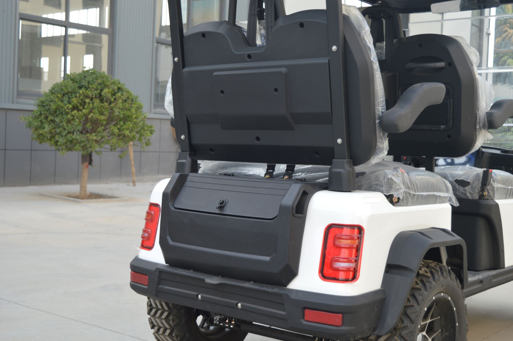 4x4 Drive Electric Golf Cart 4 Seater Off-Road 5KW Motor 60V Lithium Battery for Resort Villa Supports OEM/ODM