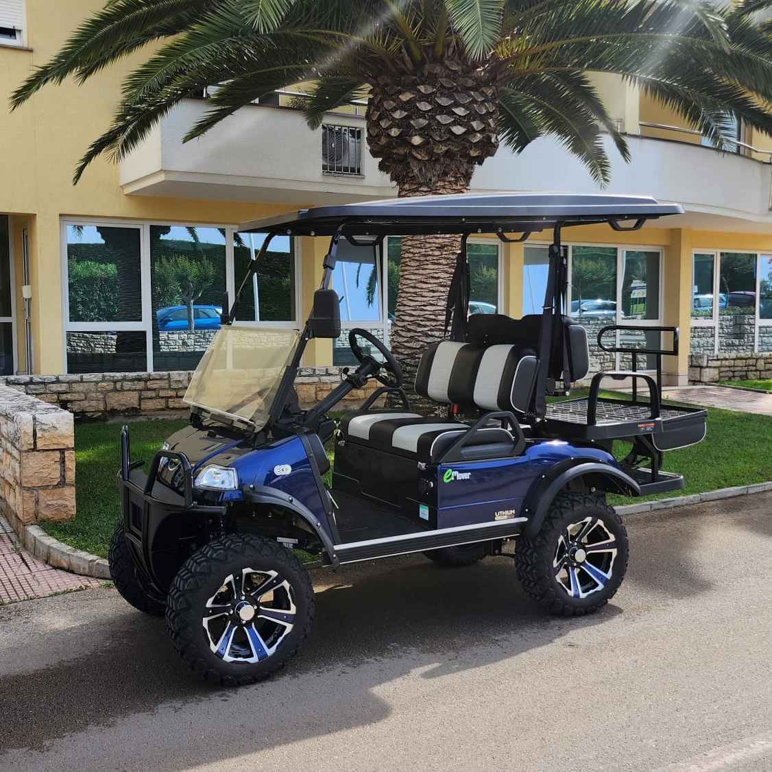 HDK Forester 2+2 Electric Golf Cart with Lithium Battery System for Hotel and Campus Use