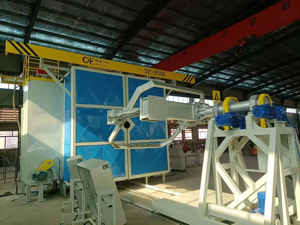 Shuttle rotomolding machine 5