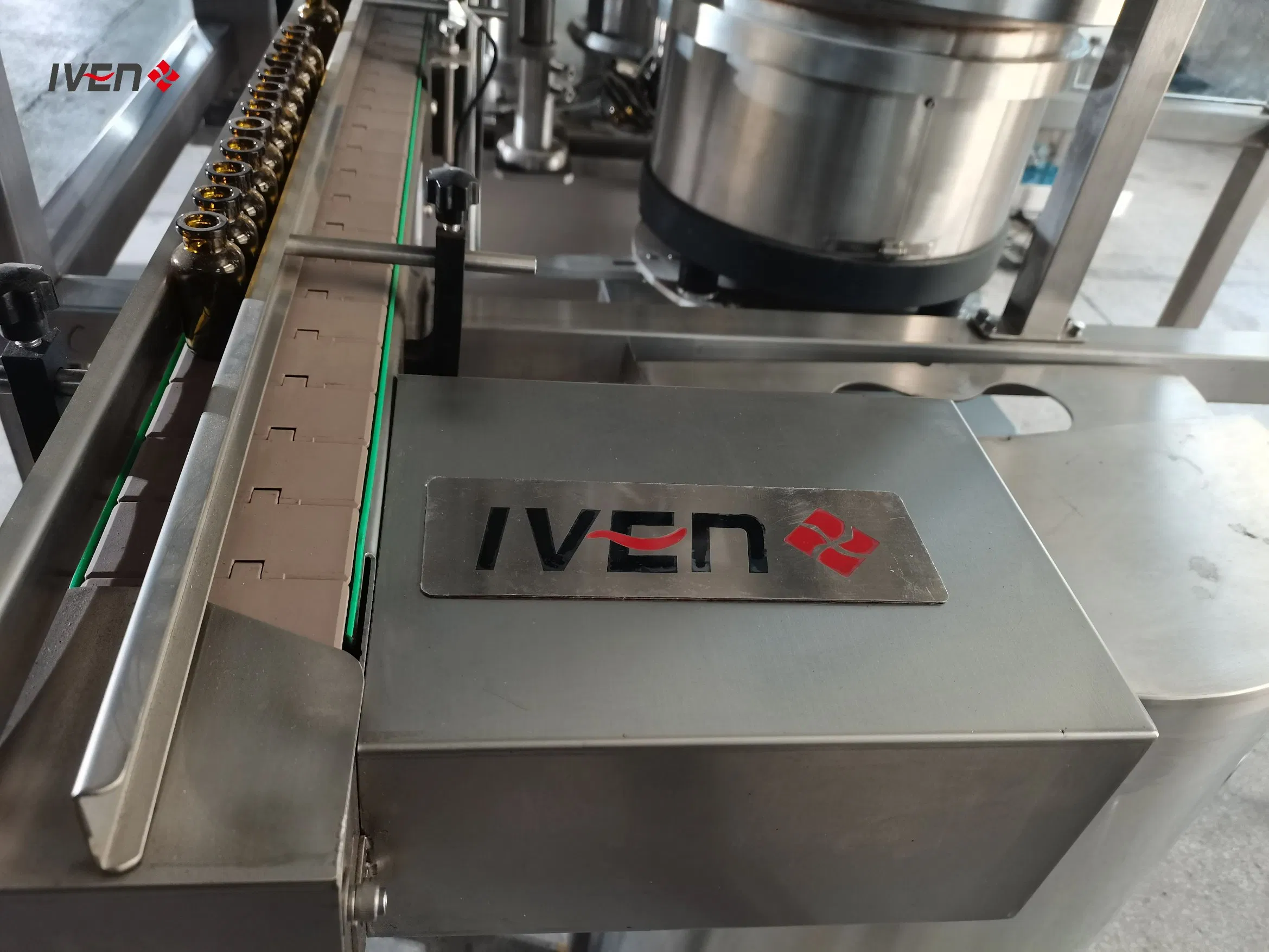 Advanced Computerized Liquid Filling and Capping System for Bottles