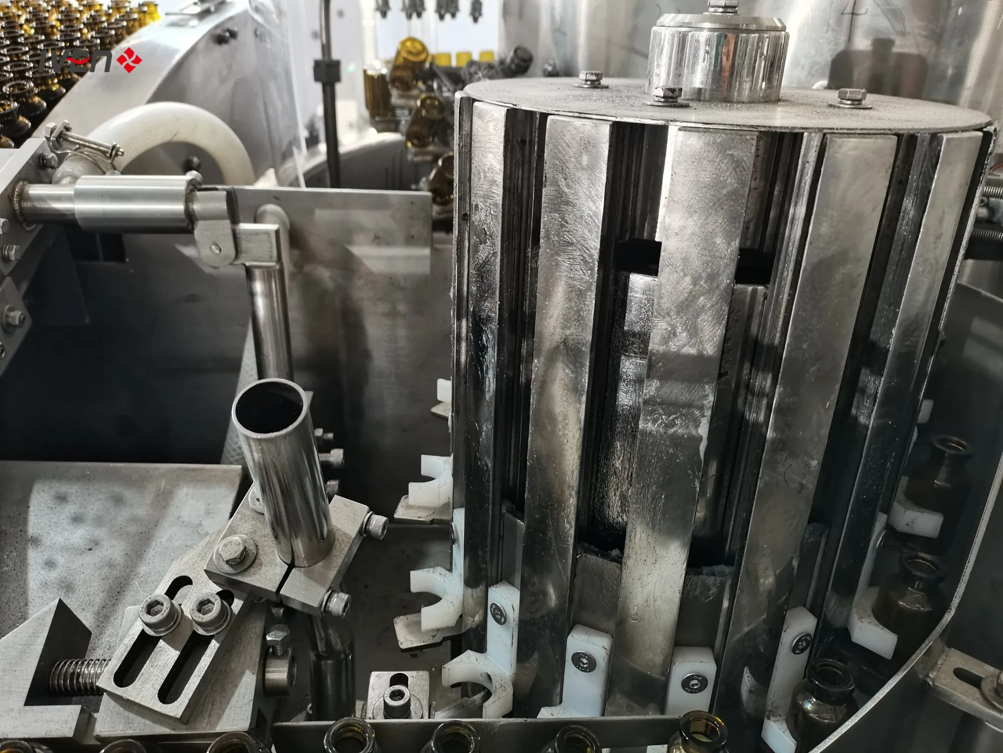 Advanced Computerized Liquid Filling and Capping System for Bottles