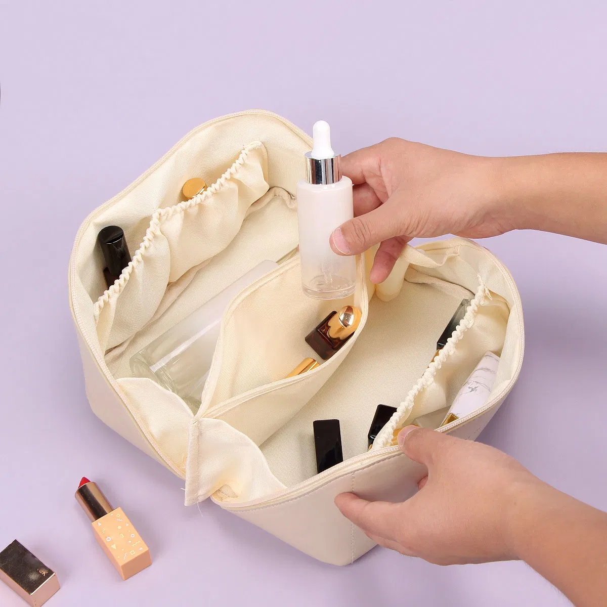 Bolsa de viaje cosmética de gran capacidad, personalizada y portátil, de cuero PU, con particiones para almacenamiento multifuncional y mayor