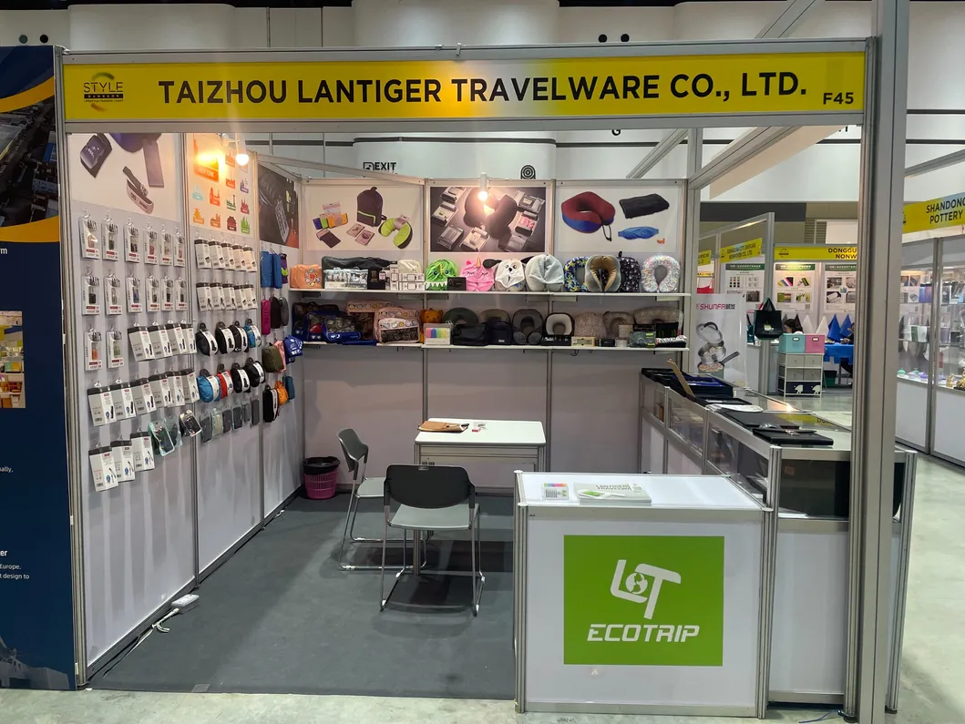 Stand de feria de accesorios de viaje