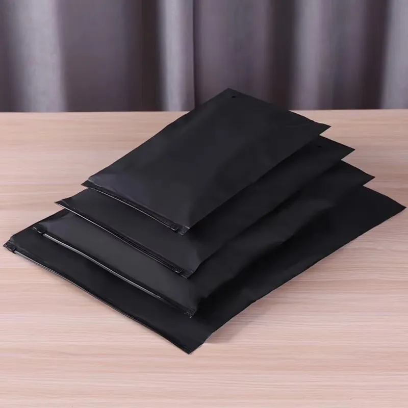 Bolsa de plástico negra impresa con cremallera, bolsa resellable con cierre de cremallera, bolsa de embalaje negra para ropa