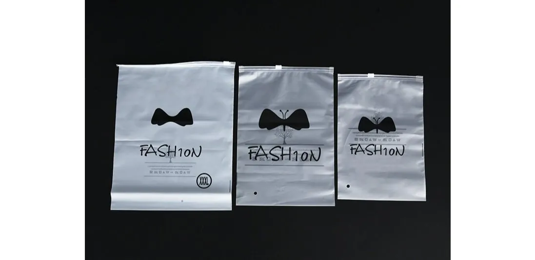 Bolsa de ropa de plástico PVC transparente con logo impreso personalizado, bolsa de camiseta con cremallera para empaquetar prendas