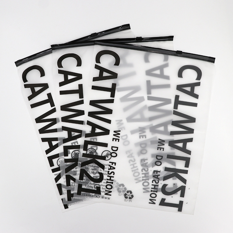 Bolsa de ropa de plástico PVC transparente con logo impreso personalizado, bolsa de camiseta con cremallera para empaquetar prendas