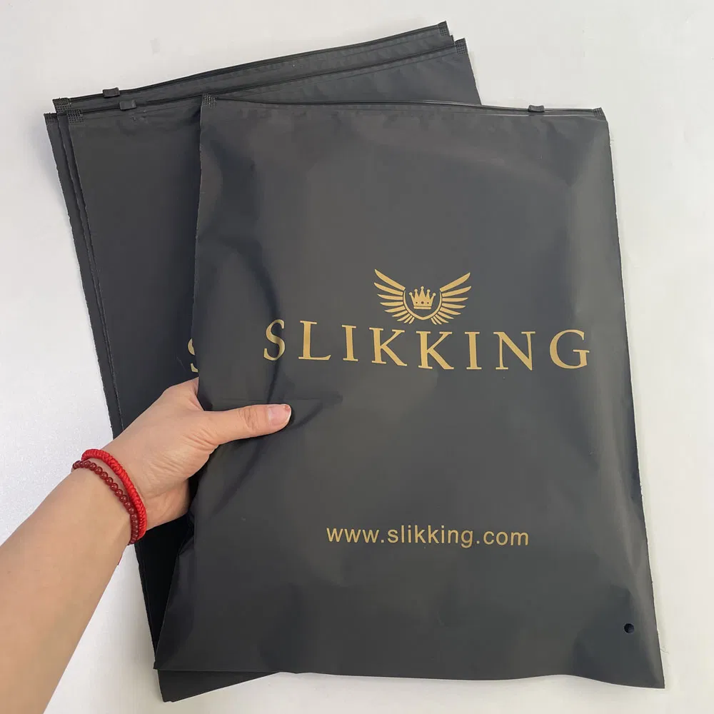 Bolsa de plástico negra impresa con cremallera, bolsa resellable con cierre de cremallera, bolsa de embalaje negra para ropa
