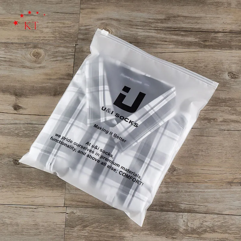 Bolsas de embalaje de plástico con cremallera para calcetines mate negro de PE/CPE para ropa