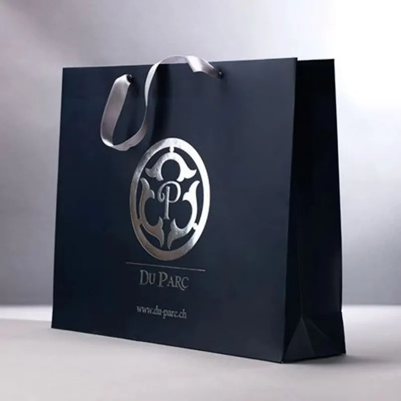 Bolsa de regalo negra mate de lujo con logo para ropa, bolsas personalizadas