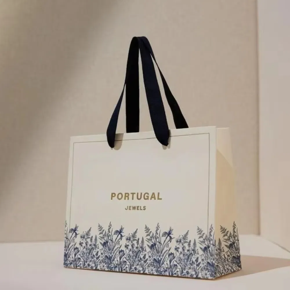 Bolsa de papel blanca personalizada con logo para regalo, con asas de cinta, para ropa de marca de lujo al por mayor para pequeñas empresas