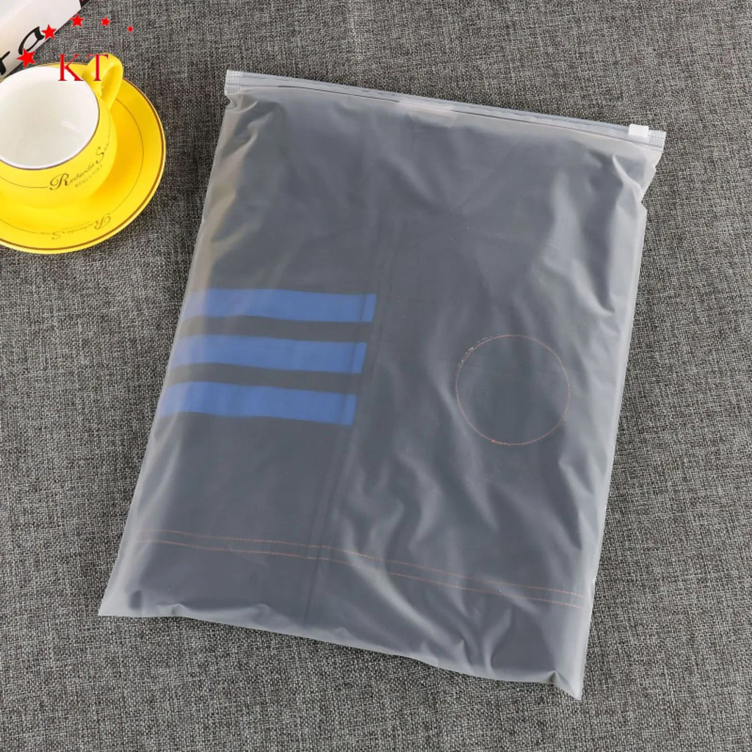 Empaque de bolsa con cierre biodegradable al por mayor, bolsas con cierre mate personalizadas, bolsa de plástico para empacar prendas