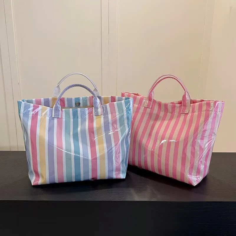 Bolso de viaje y compras a rayas colorido de verano
