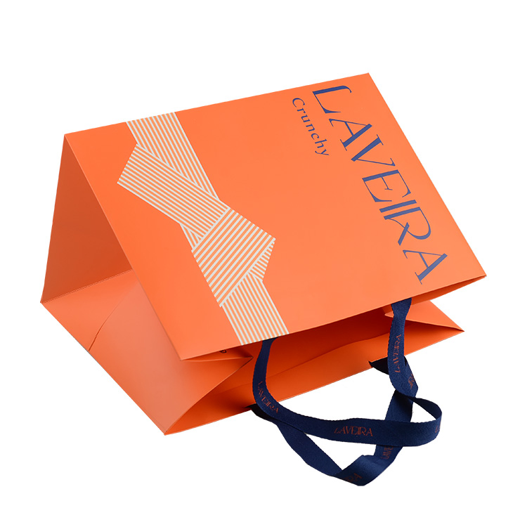 Bolsas de compras blancas reutilizables y ecológicas al por mayor, embalaje de papel de lujo personalizado con impresión de logo para joyería, ropa y regalos