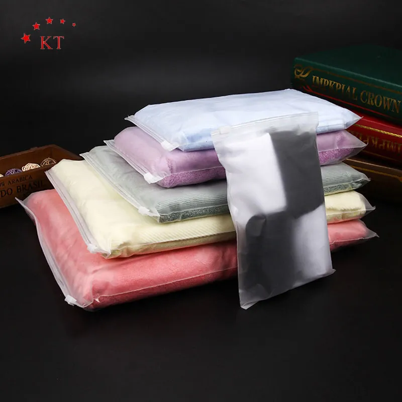 Bolsas de embalaje de plástico con cremallera para calcetines mate negro de PE/CPE para ropa