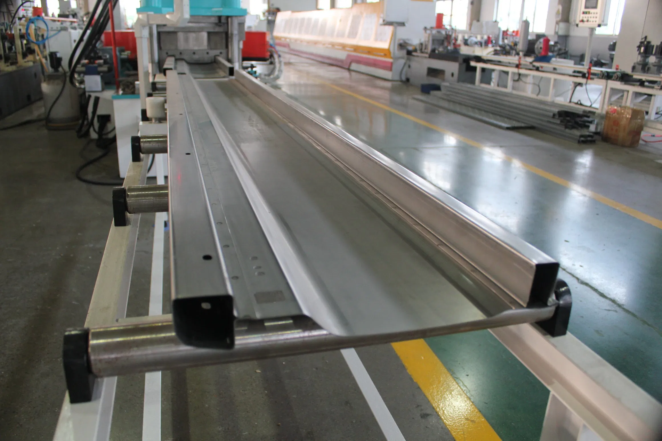 China Manufacturer High Corrosion Resistance Steel Profile for Commercial Vehicle