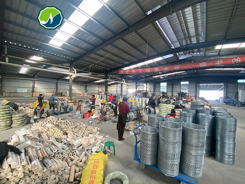 Galvanized PVC Stainless Steel Concertina Razor Barbed Wire Bto-16 18 22 60 Cbt-65 Fencing Wire Price