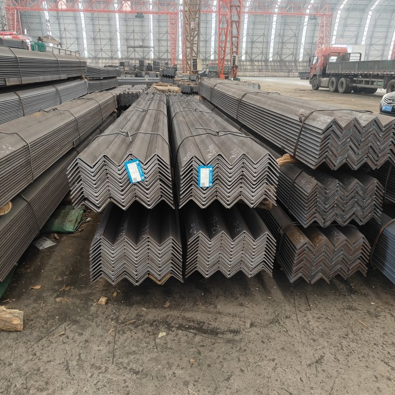 Hot Rolled Steel Angle Iron Bar Black Steel Q235 Q355 A36 Ss400 Mild Iron Angle Steel Bar