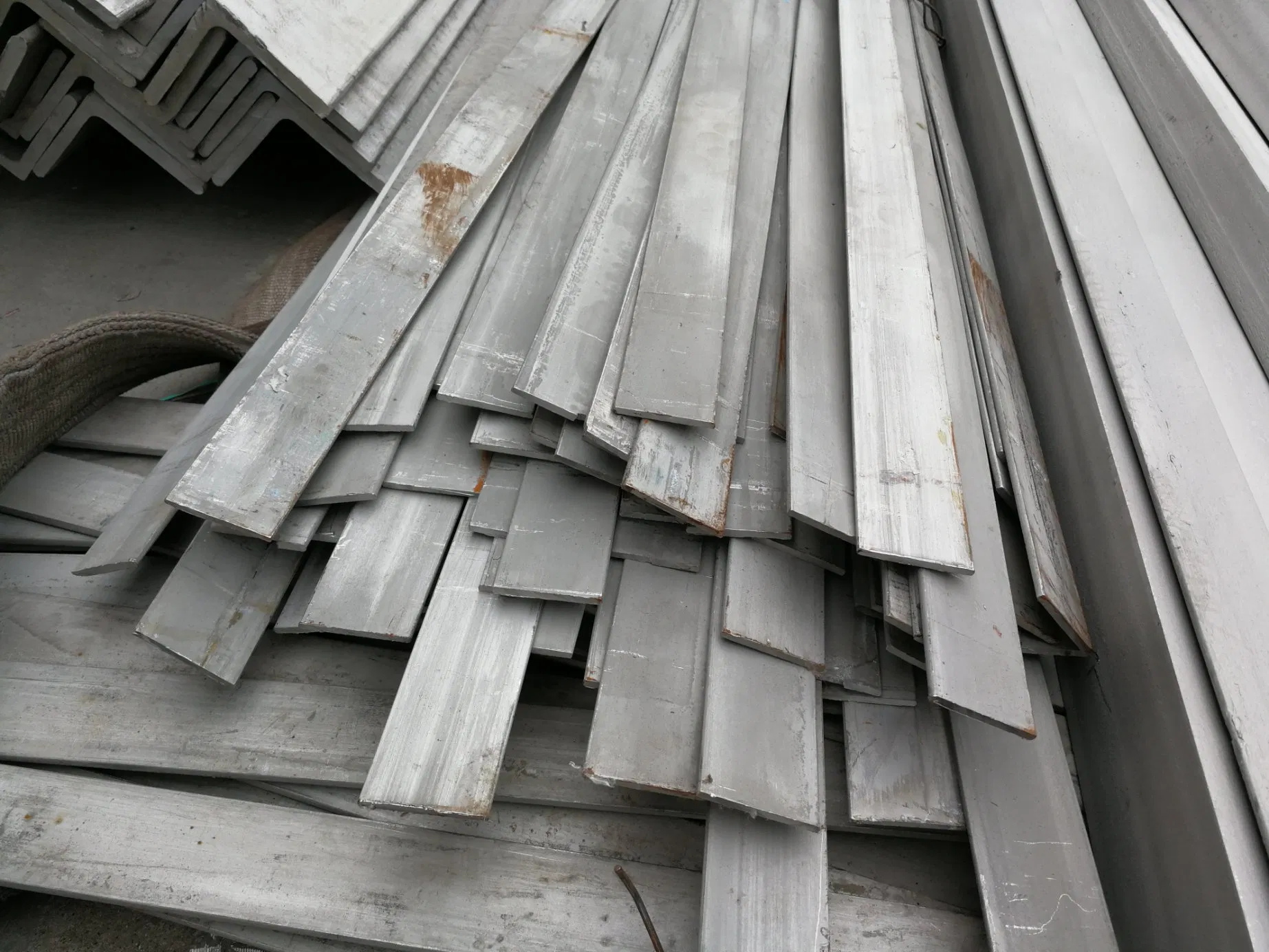 Premium 304 and 316 Stainless Steel Flat Bars for Industry