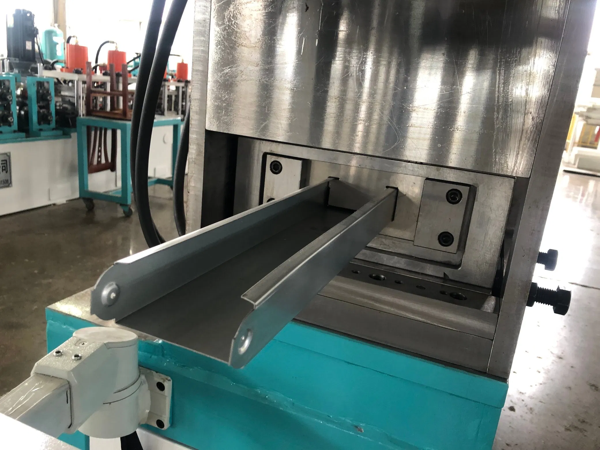 Internationally Popular Roller Pressing Forming Light Steel Dragon Bone Steel Profiles for Building Industry