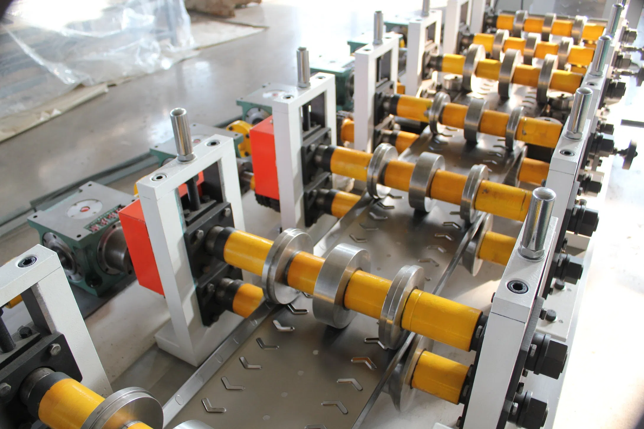 China Manufacturer Roll Forming High Corrosion Resistance Steel Pallets Profiles for Production Floor